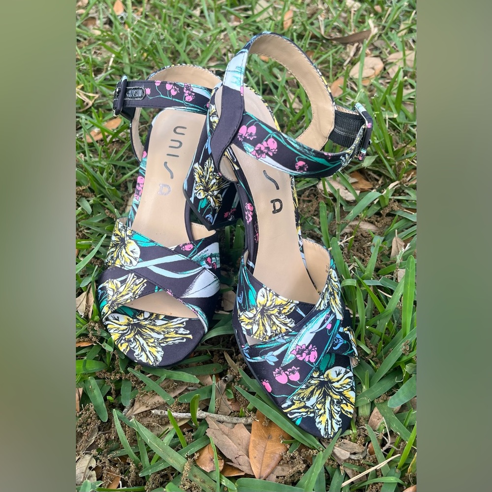 UNISA Floral Open Toe Strappy Heals size 6